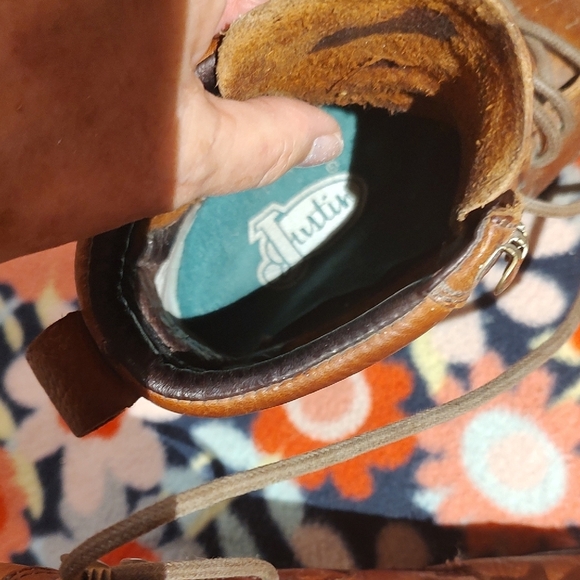 Justin Boots Ladies Tan Leather Lace-Up Boots - Picture 4 of 10